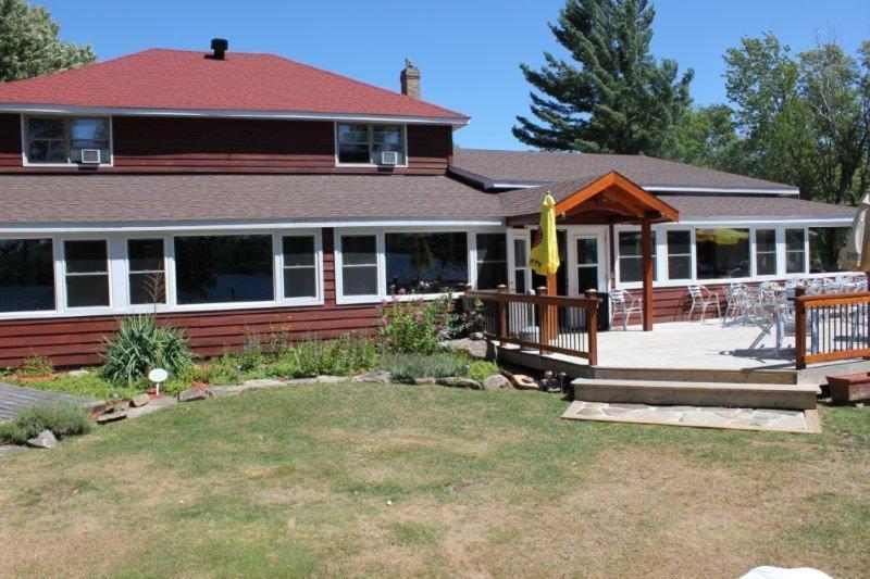 Red Umbrella Inn Minden Hills Exterior foto